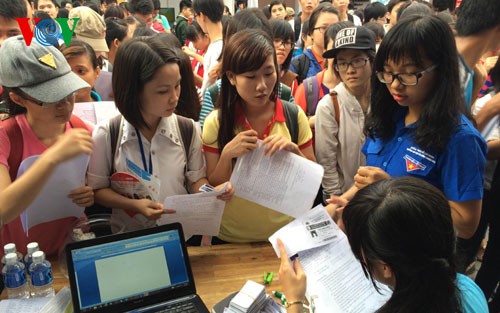 More than 1,000 jobs generated at Recruitment Festival - ảnh 1